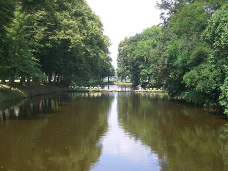 Bergen : Kasteel Well, der äußere Wassergraben